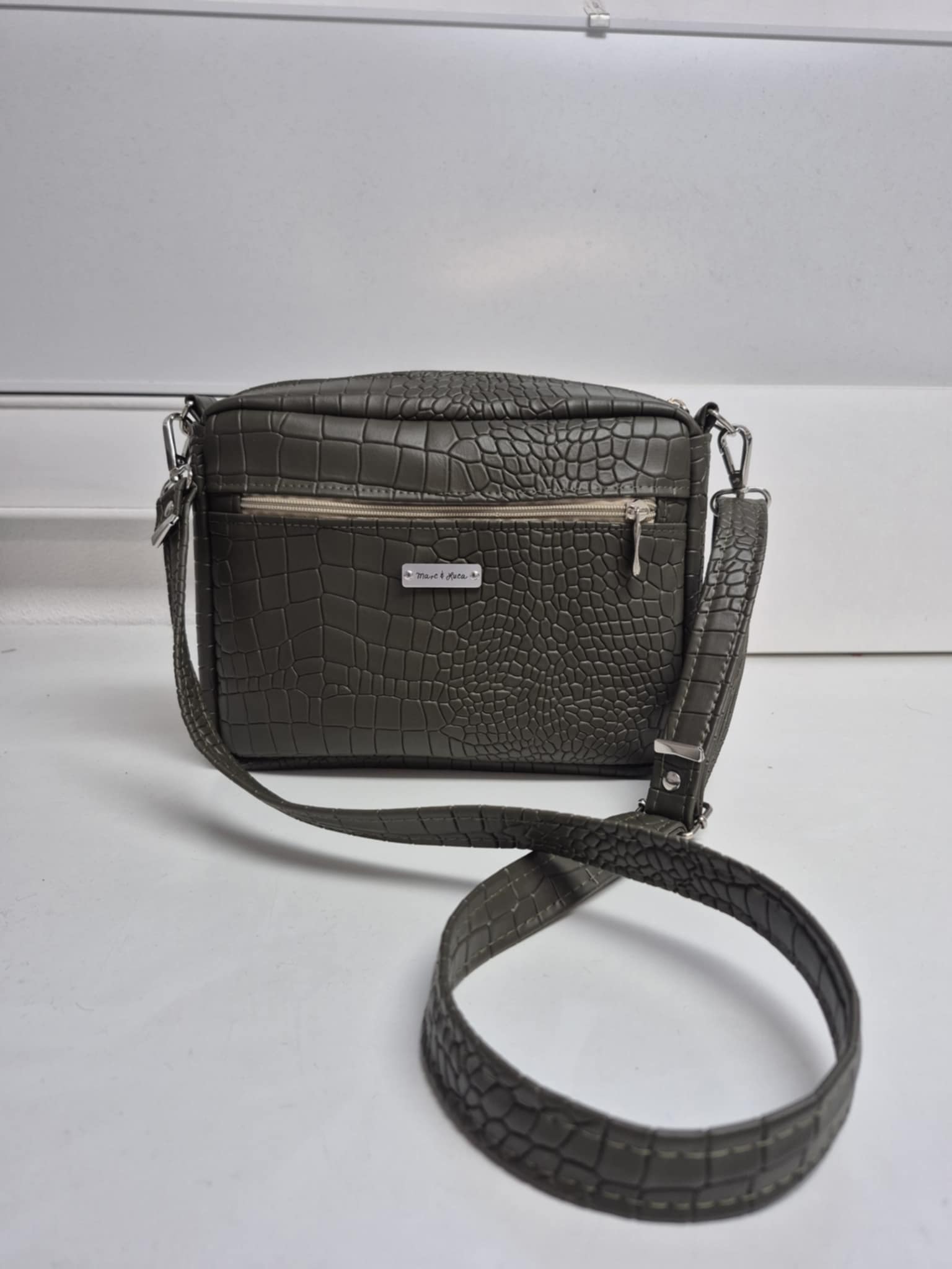 Velika minika olivno zelena