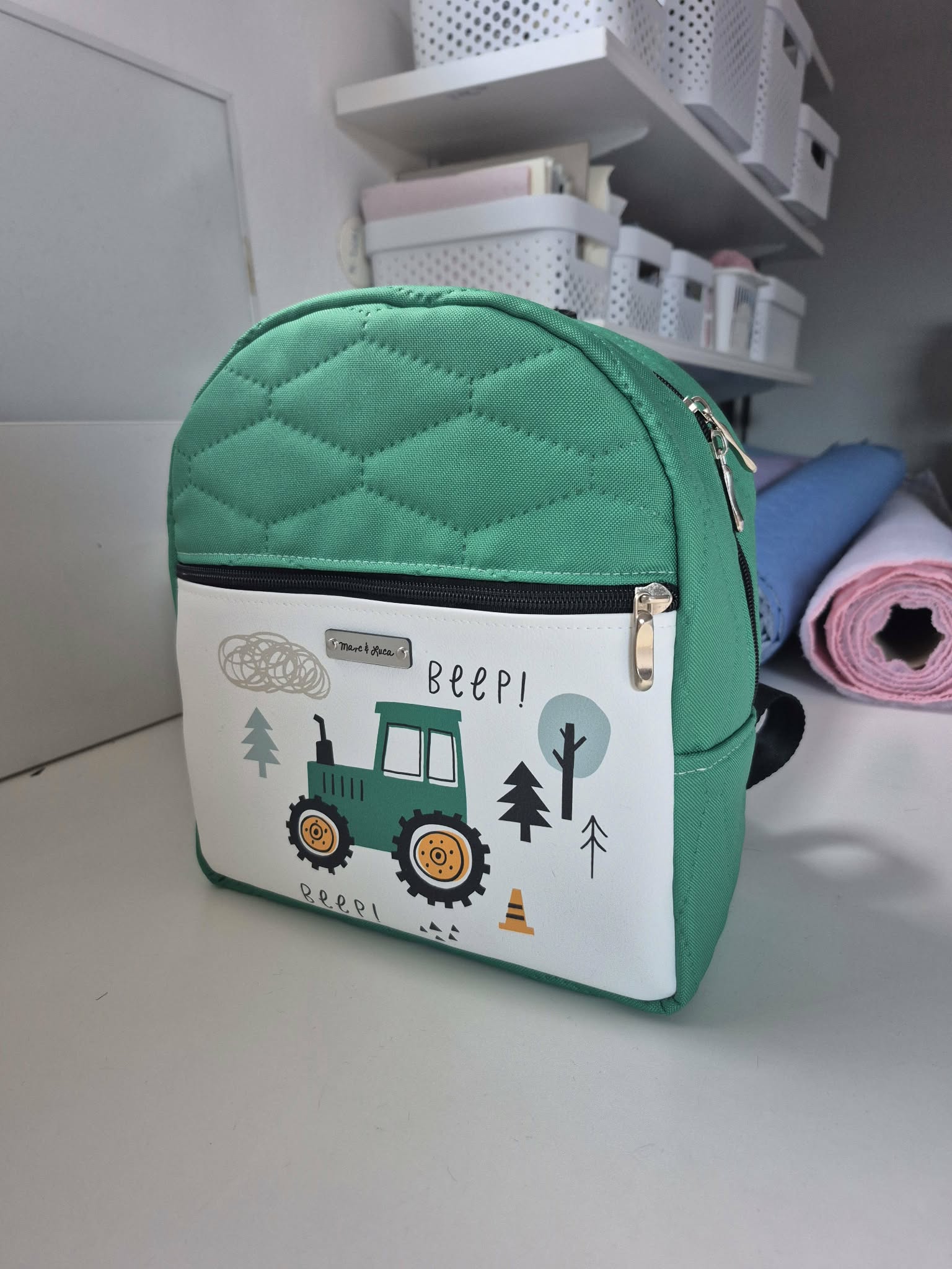 Otroški nahrbtnik zelen traktor