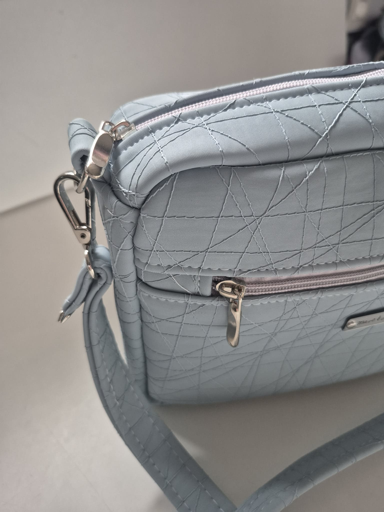 Velika minika svetlo modra