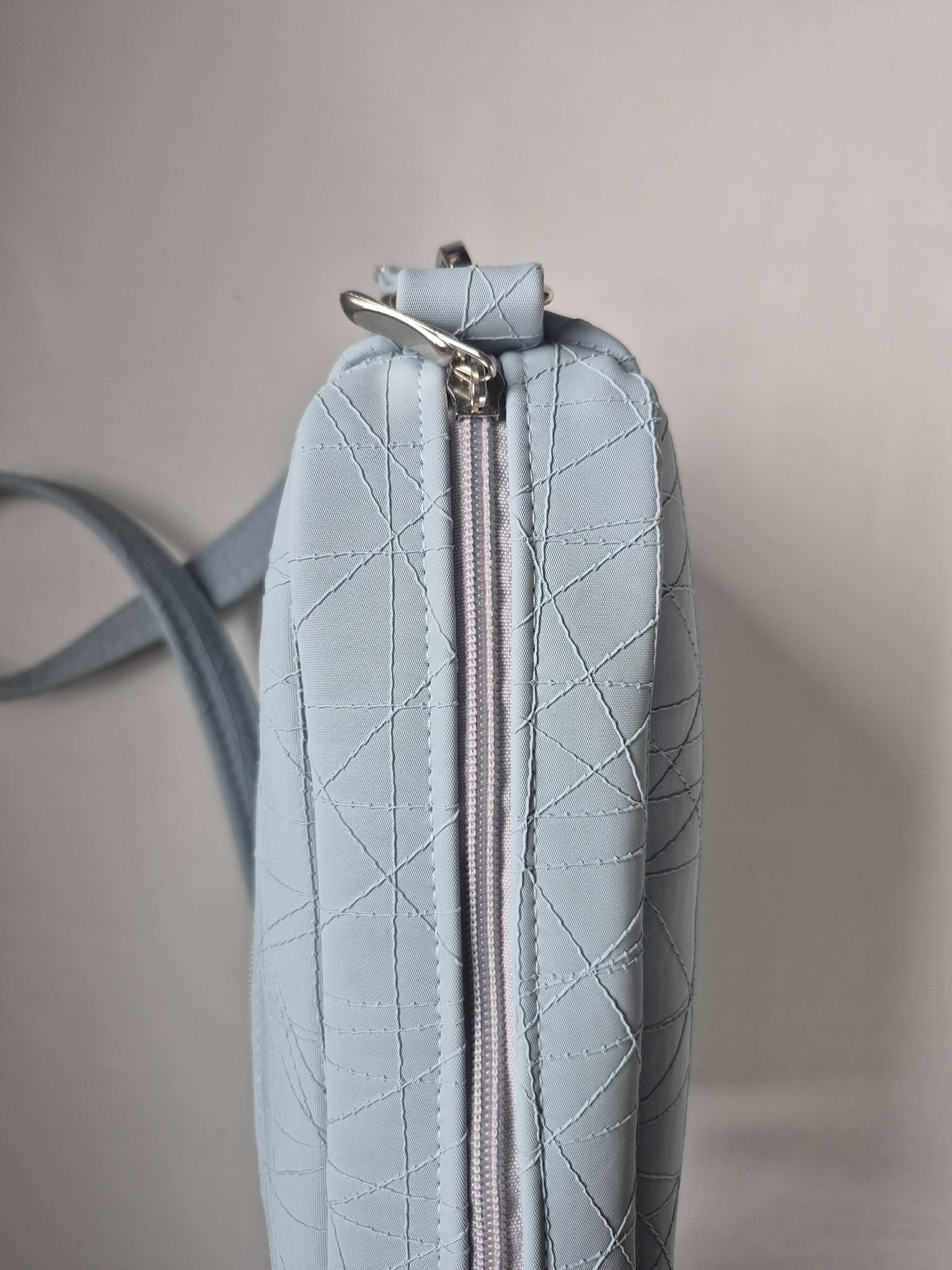 Velika minika svetlo modra