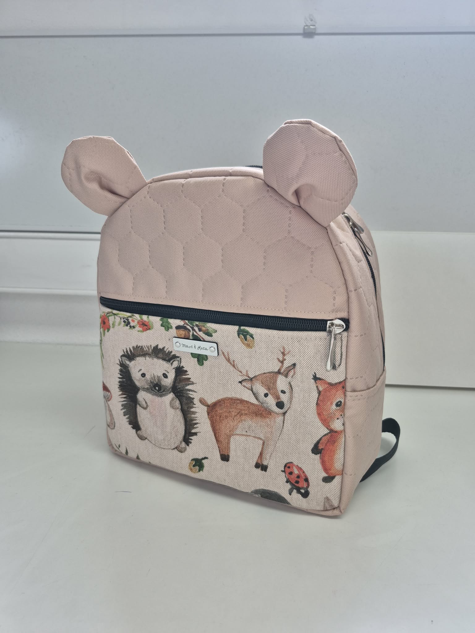 Otroški nahrbtnik živalice