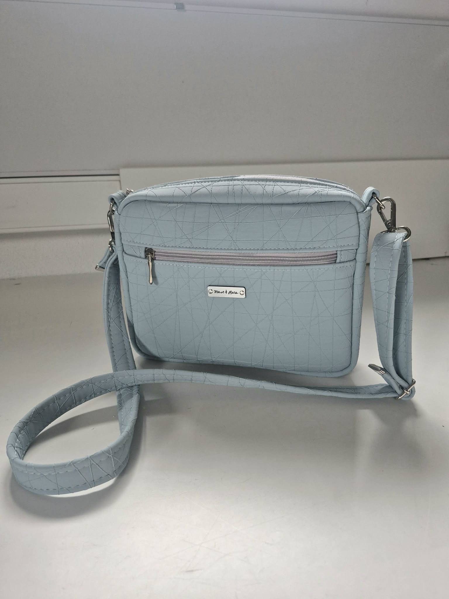 Velika minika svetlo modra