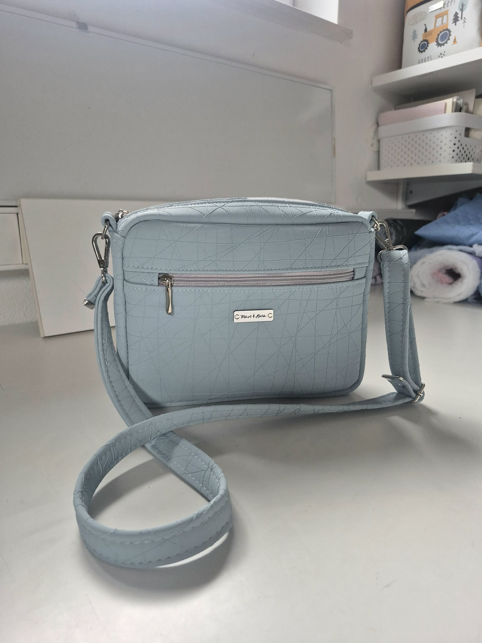 Velika minika svetlo modra